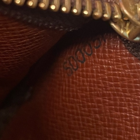 Louis Vuitton Monogram Key Clés Key Chain Pouch - Picture 13 of 13